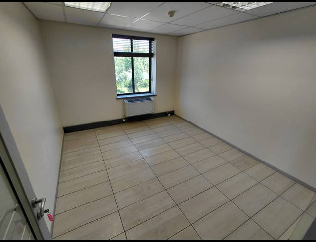 315M² OFFICE TO LET IN MAGALIESSIG